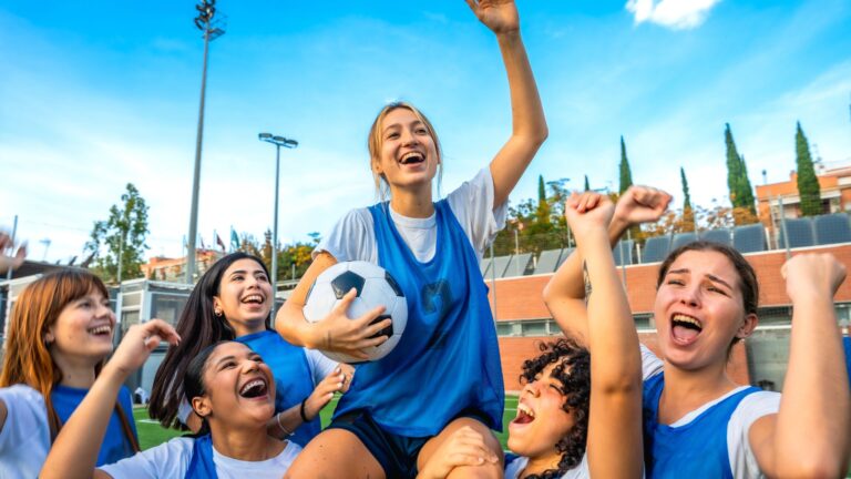 Cara Menemukan Ide Cerita di Sekitar Kita