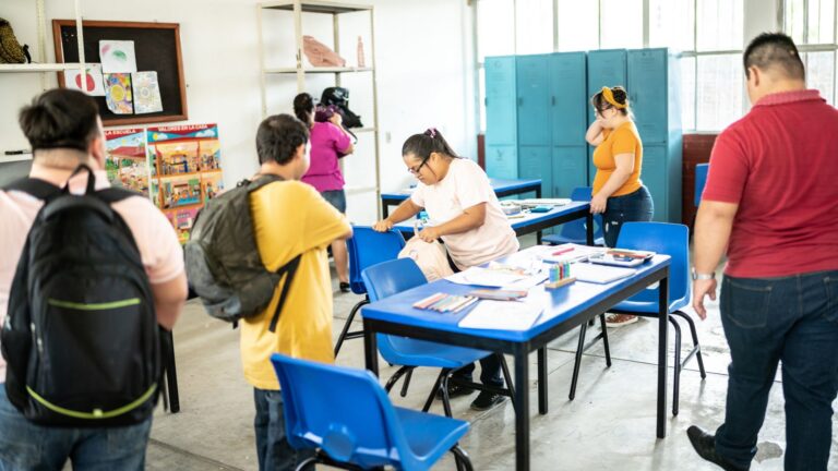 Mengenal Tokoh Sastra Indonesia Terkenal