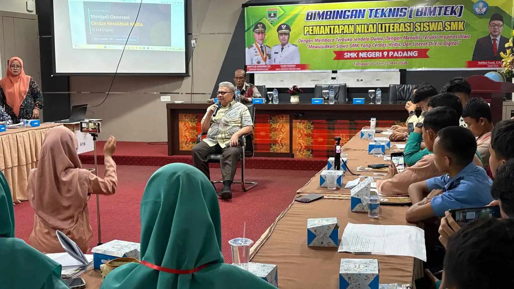Dari Guru hingga Ketua DPRD: Cara Pak Muhidi Mengajar Mental Usaha dan Kepedulian untuk Gen Z
